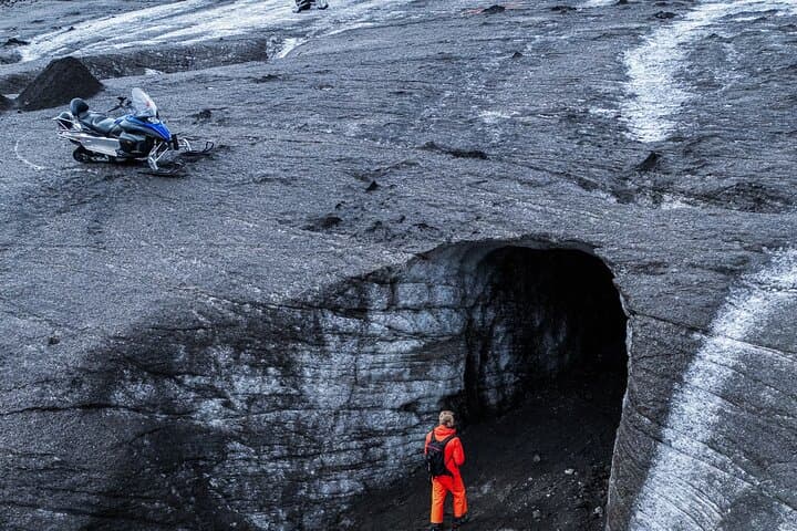 Glacier Ice Cave and Snowmobile from Gullfoss – tour photo 2