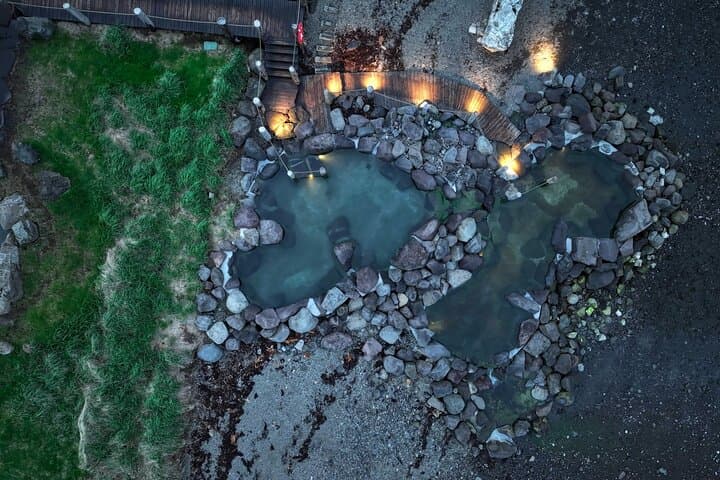 A stop on the Midnight Golden Circle with geothermal luxury baths & silent locations tour