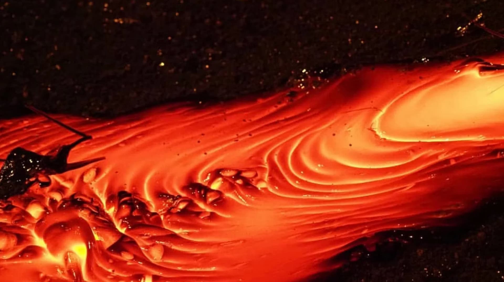 Highlights of the Lava Show & Northern Lights Cruise tour