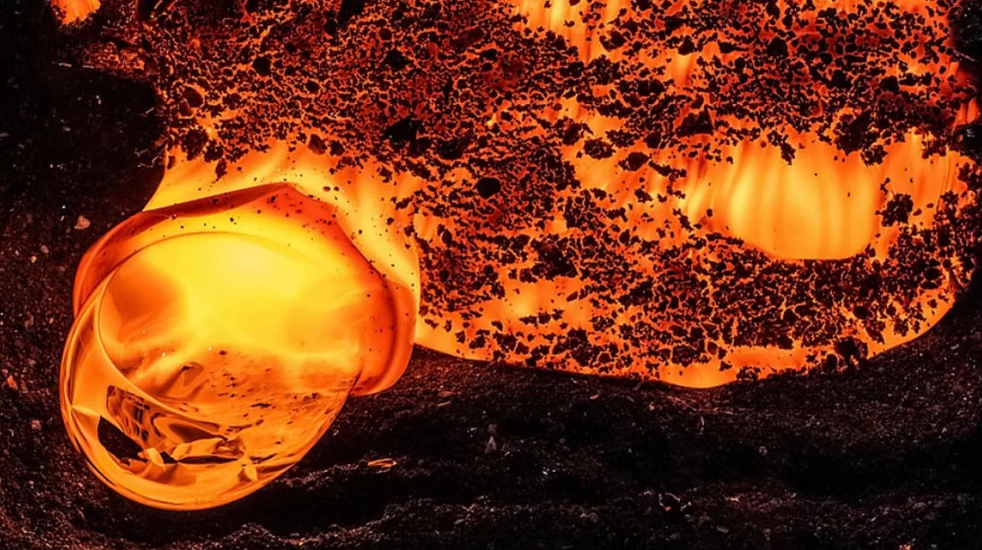 A stop on the Lava Show & Northern Lights Cruise tour