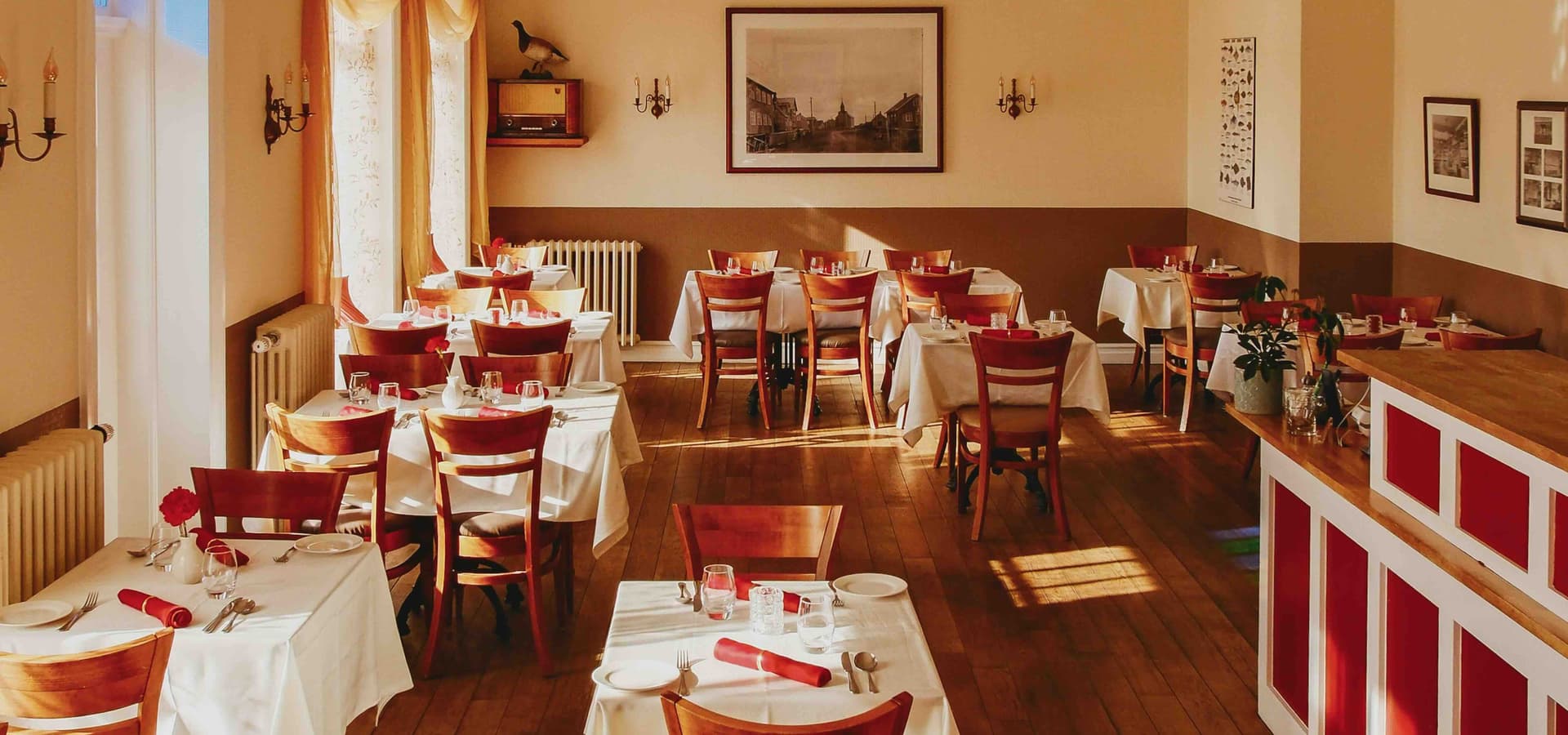 Rauða Húsið Restaurant — restaurant in Eyrarbakki